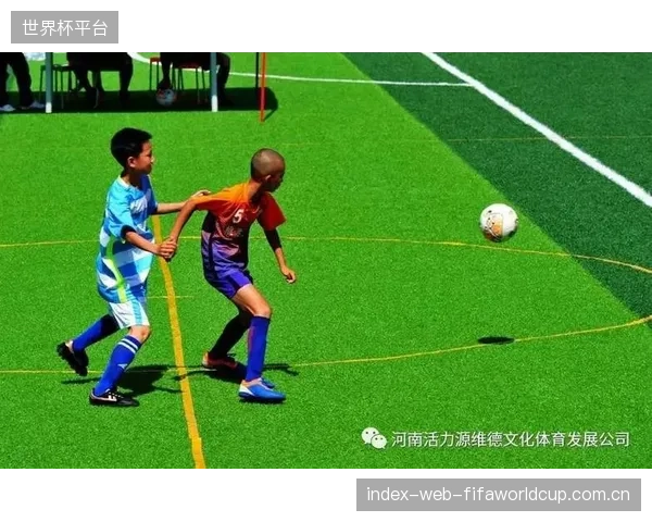 青少年足球训练普遍关注技战术培养，却忽视了防护装备的科学选择。在骨骼尚未发育完全的阶段使用未经严格标定的护具，这种短视行为将带来怎样的长期风险？